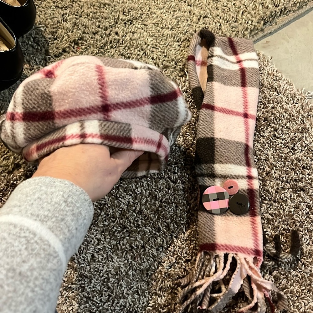 Scarf and hat set